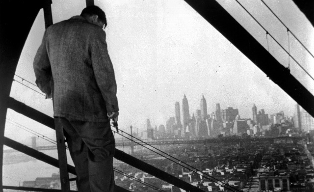 Naked City, The (1948) | Pers: Ted De Corsia | Dir: Jules Dassin | Ref: NAK004AR | Photo Credit: [ The Kobal Collection / Universal ] | Editorial use only related to cinema, television and personalities. Not for cover use, advertising or fictional works without specific prior agreement